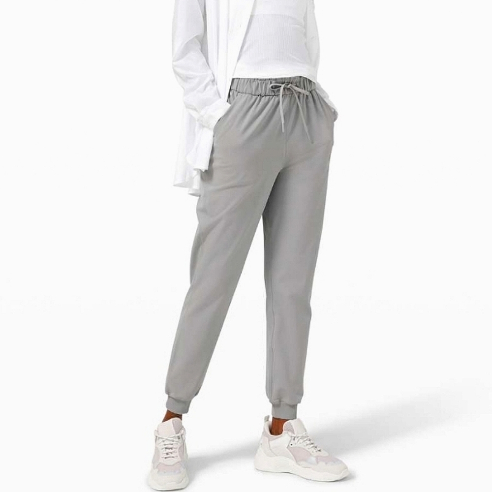 Lululemon Keep Moving Jogger, Rhino Grey, Size 4